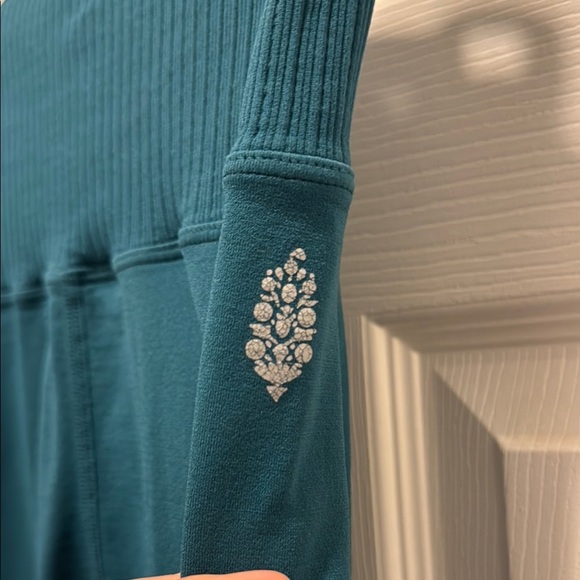 Blue High-Waist Textured Leggings - Picture 3 of 9